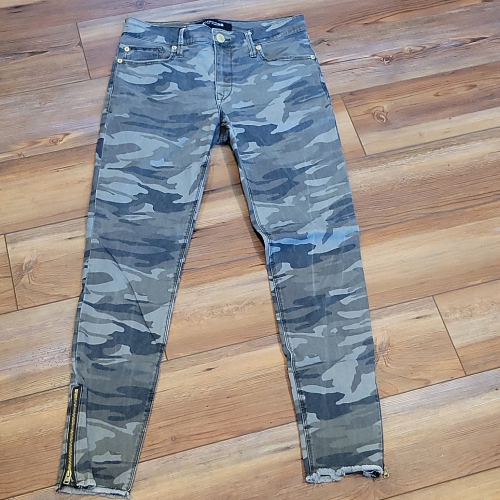Nwot express camo pants